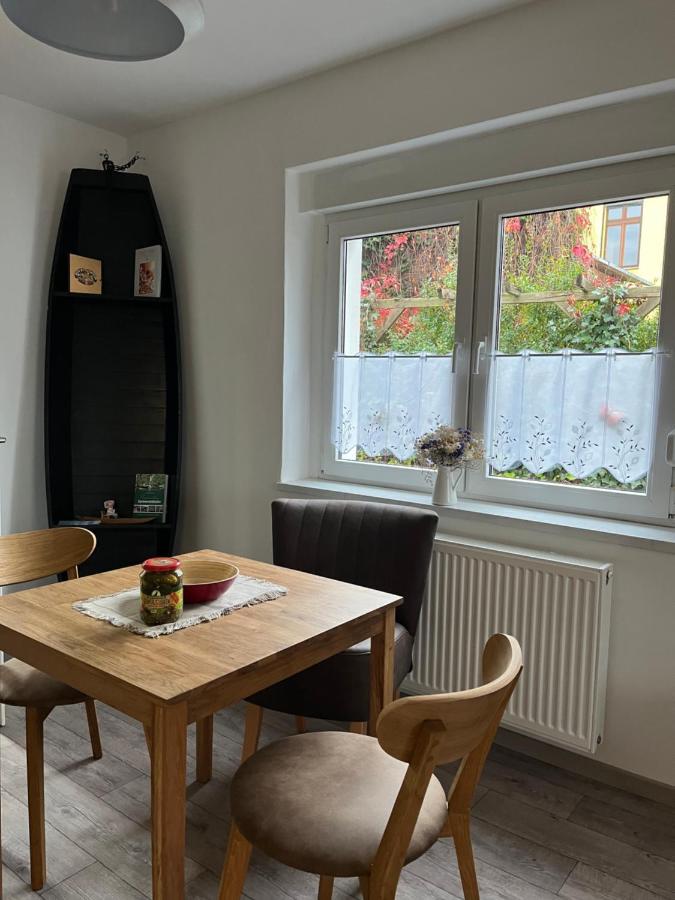Kahnstuebchen Mit Neuem Innenhof Garten Lübben Exteriör bild